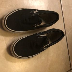 I am selling shoes!!